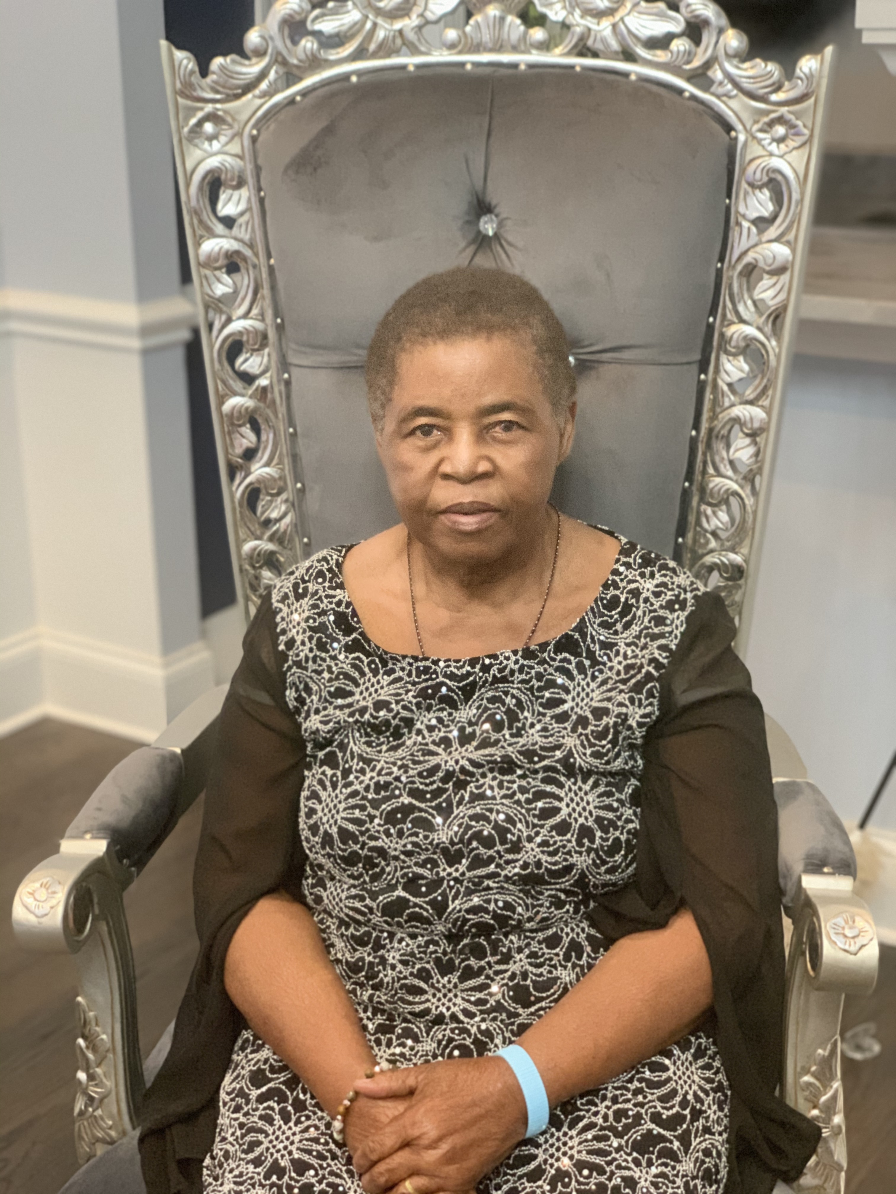 Keep the distinctive culture-bearing power of grandmothers!