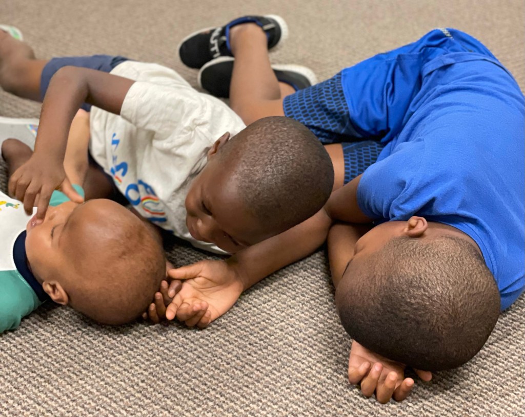 Keep being together in love, even on the&nbsp;ground!